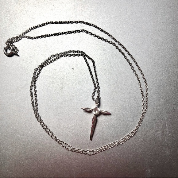 Silver Cross Necklace. - Picture 4 of 7
